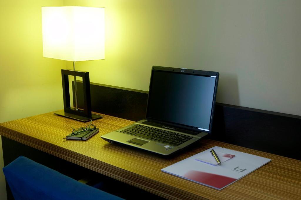 Twin Room with Extra Bed (2 Adults + 1 Child),888479836:JPEG