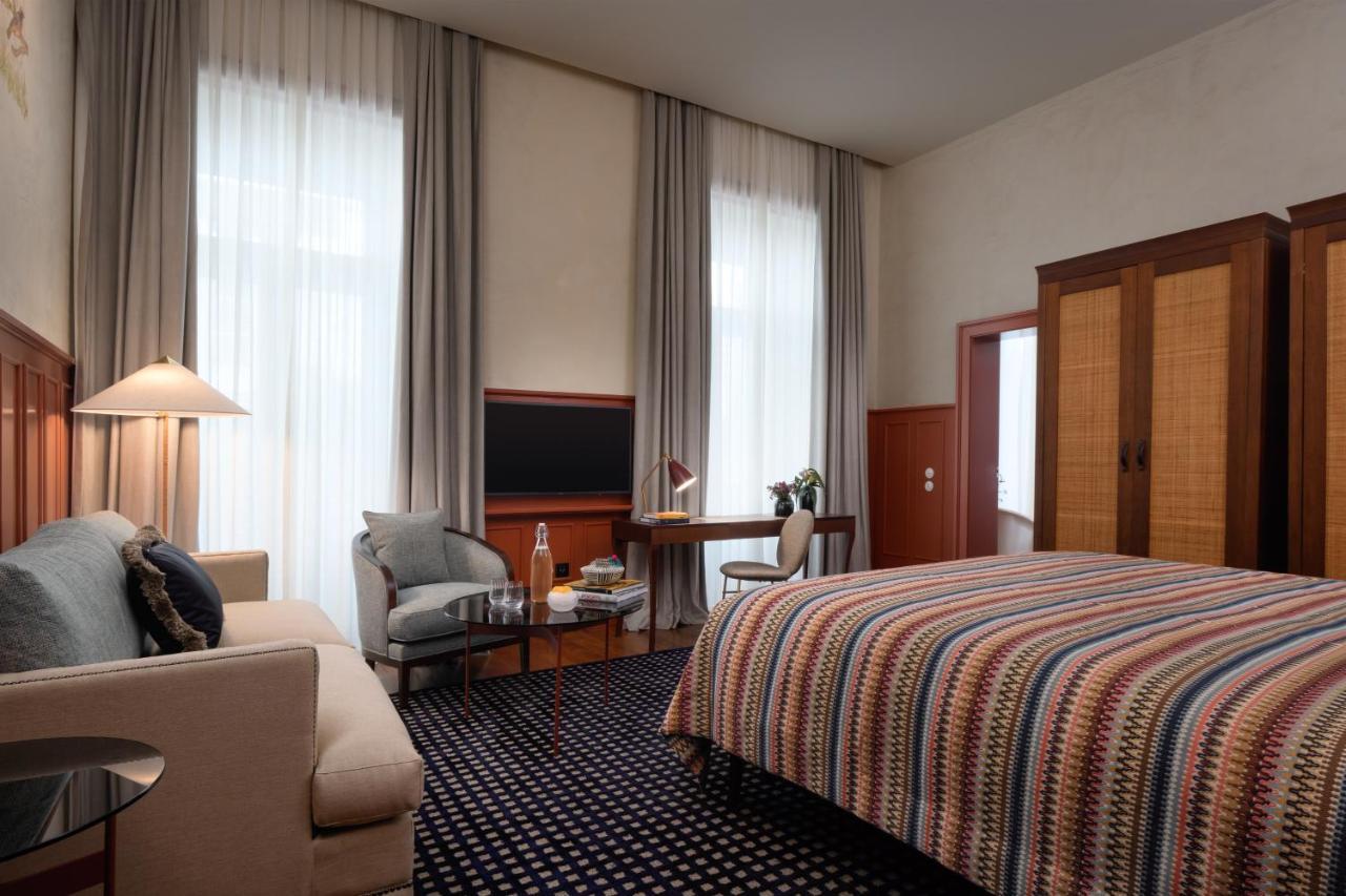 Quarto Duplo Prestige com Vista Praça Parcial