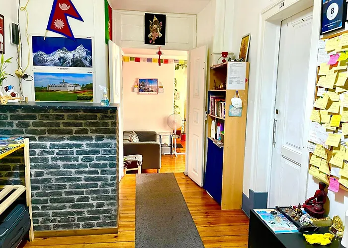 Hostel: Asian Everest House